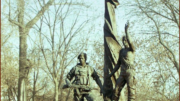 Памятник Орлам 6-й Псковской роты Памятник Орлам 6-й Псковской роты - РИА Новости, 1920, 02.03.2025