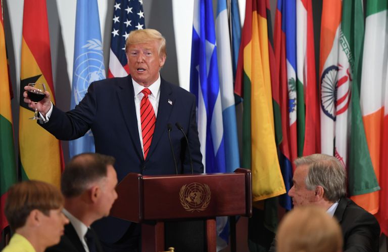 Президент США Дональд Трамп выступает во время обеда, организованного Генеральным секретарем ООН Антонио Гутерришем, во время 74-й сессии Генеральной Ассамблеи ООН в в Нью-Йорке