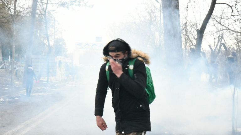 Беженцы возле КПП Пазаркуле (Pazarkule) на границе Турции и Греции Беженцы возле КПП Пазаркуле (Pazarkule) на границе Турции и Греции