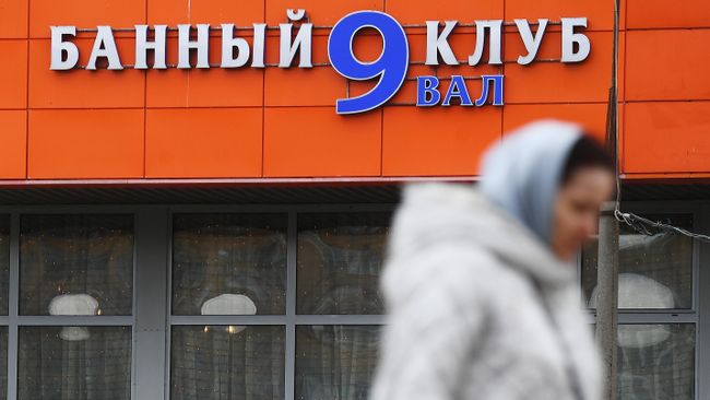 Вывеска банного клуба Девятый вал в Москве, где после купания в бассейне с сухим льдом погибли три человека Вывеска банного клуба Девятый вал в Москве, где после купания в бассейне с сухим льдом погибли три человека