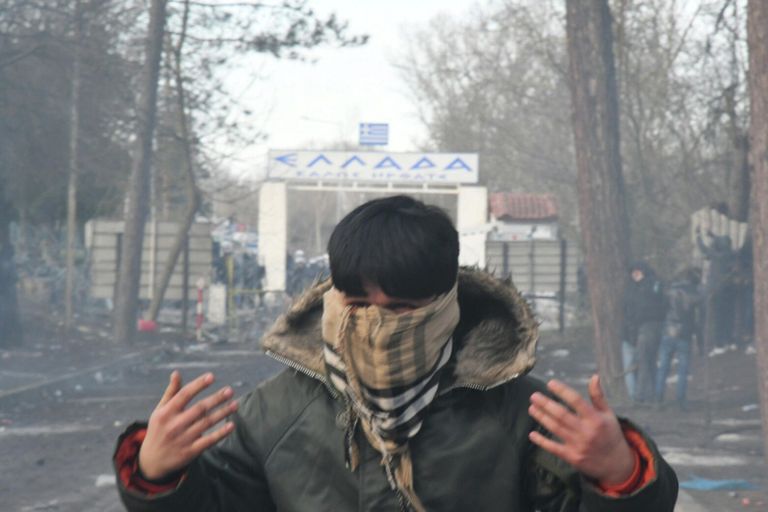 Беженцы возле КПП Пазаркуле (Pazarkule) на границе Турции и Греции Беженцы возле КПП Пазаркуле (Pazarkule) на границе Турции и Греции