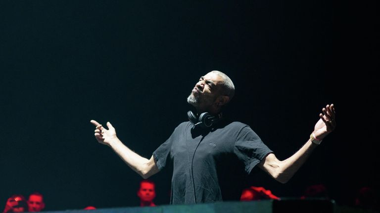 Лирой Торнхилл, один из основателей группы The Prodigy, выступает на фестивале Alfa Future People Лирой Торнхилл, один из основателей группы The Prodigy, выступает на фестивале Alfa Future People