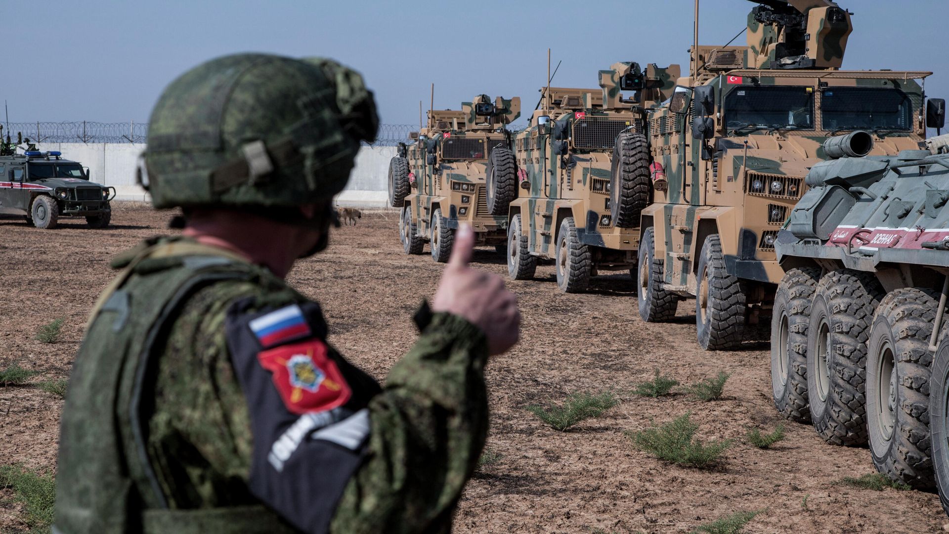 Турецкие и российские военные во время совместного патрулирования на северо-востоке Сирии - РИА Новости, 1920, 17.04.2021