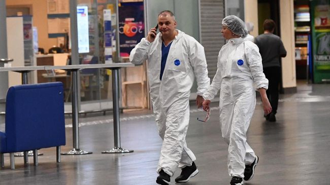Сотрудники международного аэропорта Шереметьево имени А. С. Пушкина в терминале F Сотрудники международного аэропорта Шереметьево имени А. С. Пушкина в терминале F