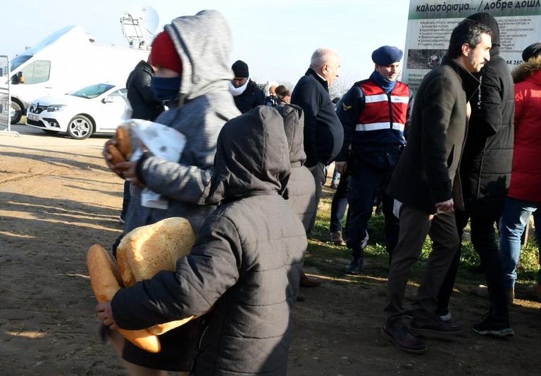 Беженцы на границе Турции и Греции