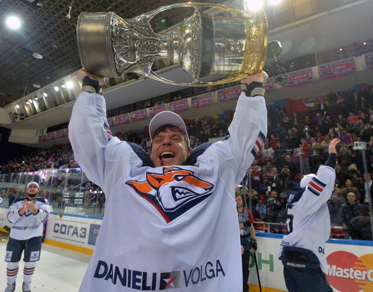 Игрок Металлурга Александр Сёмин