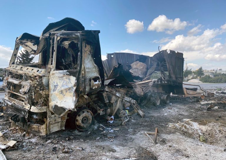 Военная техника Сирийской армии, атакованная турецкими ударными силами в районе Саракеб в Сирии