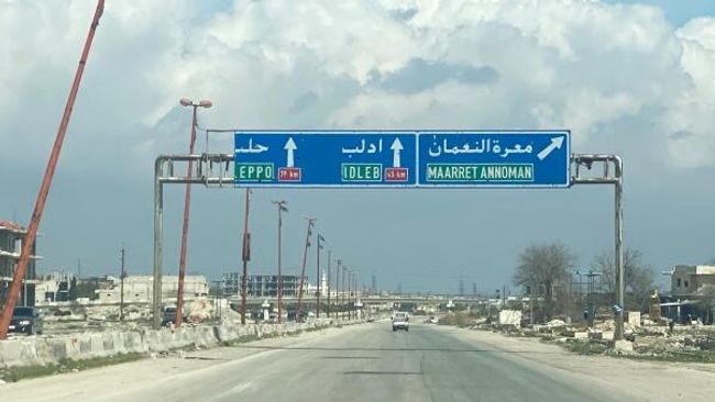 Трасса М5 Дамаск-Алеппо в районе поселения Маарет-Нуман провинции Идлиб в Сирии Трасса М5 Дамаск-Алеппо в районе поселения Маарет-Нуман провинции Идлиб в Сирии