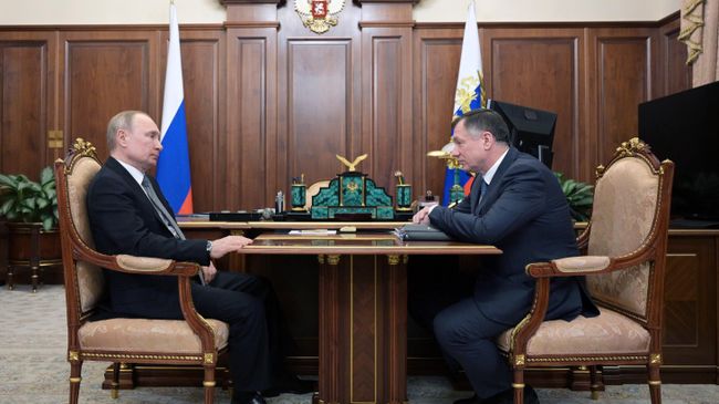  Владимир Путин и заместитель председателя правительства РФ Марат Хуснуллин во время встречи