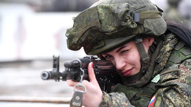 Участница конкурса красоты среди женщин-военнослужащих Ракетных войск стратегического назначения Макияж под камуфляж Участница конкурса красоты среди женщин-военнослужащих Ракетных войск стратегического назначения Макияж под камуфляж