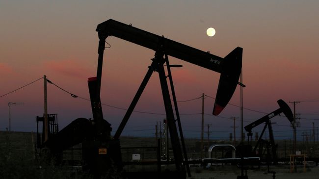 Нефтяные вышки в США Нефтяные вышки в США