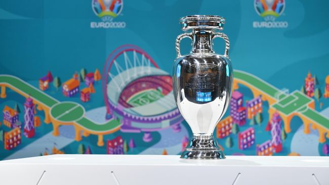Кубок Анри Делонэ - трофей, вручаемый победителю чемпионата Европы по футболу Кубок Анри Делонэ - трофей, вручаемый победителю чемпионата Европы по футболу
