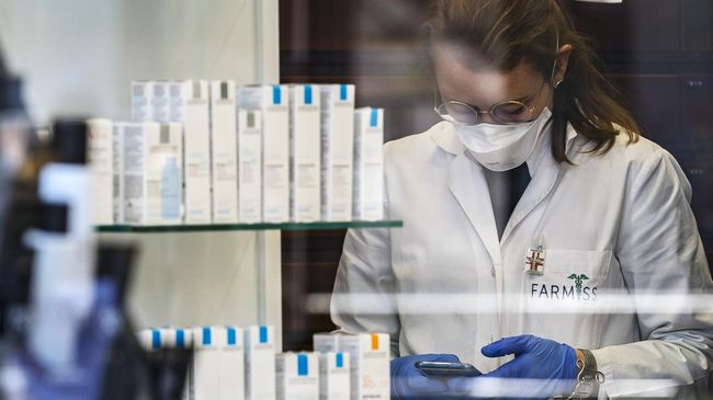 Работница аптеки Работница аптеки