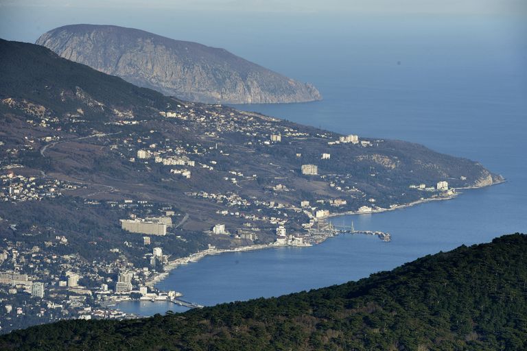 Вид на Ялту с горы Ай-Петри в Крыму