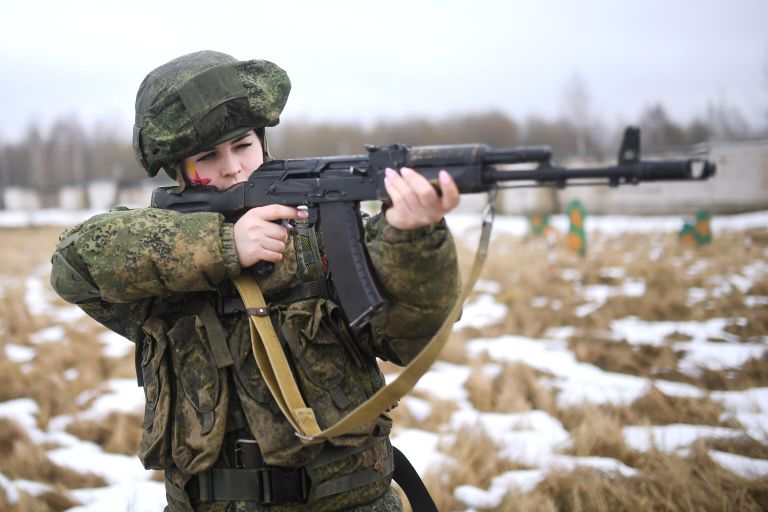 Участницы конкурса красоты среди женщин-военнослужащих Ракетных войск стратегического назначения Макияж под камуфляж в Переславле-Залесском Участницы конкурса красоты среди женщин-военнослужащих Ракетных войск стратегического назначения Макияж под камуфляж в Переславле-Залесском