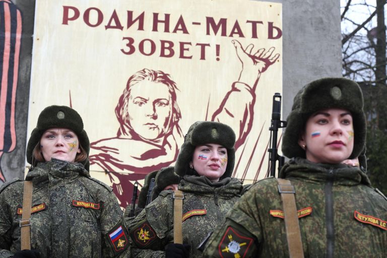 Участницы конкурса красоты среди женщин-военнослужащих Ракетных войск стратегического назначения Макияж под камуфляж в Переславле-Залесском Участницы конкурса красоты среди женщин-военнослужащих Ракетных войск стратегического назначения Макияж под камуфляж в Переславле-Залесском