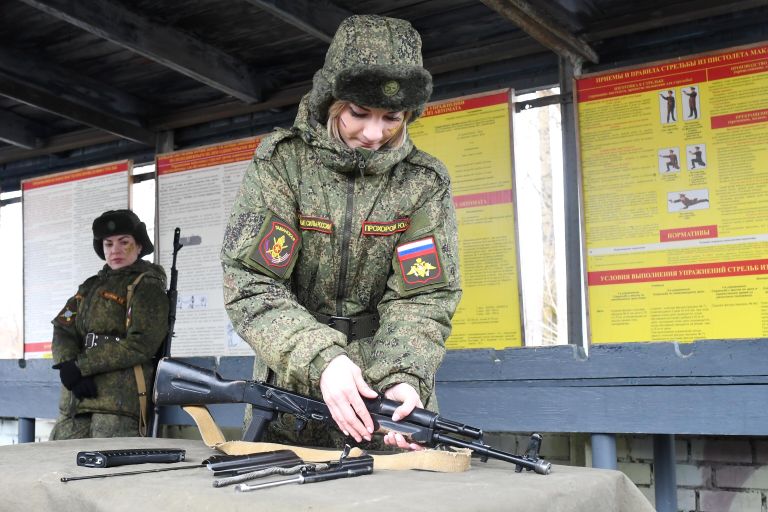 Участницы конкурса красоты среди женщин-военнослужащих Ракетных войск стратегического назначения Макияж под камуфляж в Переславле-Залесском Участницы конкурса красоты среди женщин-военнослужащих Ракетных войск стратегического назначения Макияж под камуфляж в Переславле-Залесском