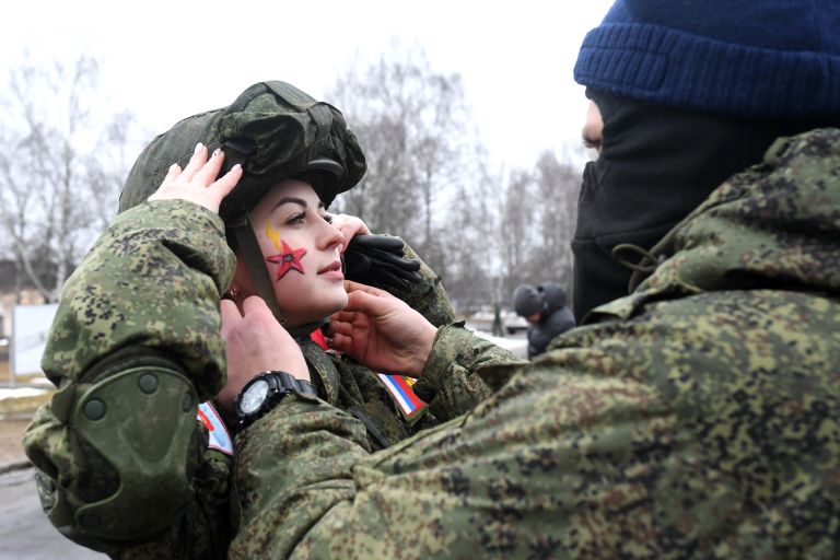 Участница конкурса красоты среди женщин-военнослужащих Ракетных войск стратегического назначения Макияж под камуфляж в Переславле-Залесском Участница конкурса красоты среди женщин-военнослужащих Ракетных войск стратегического назначения Макияж под камуфляж в Переславле-Залесском