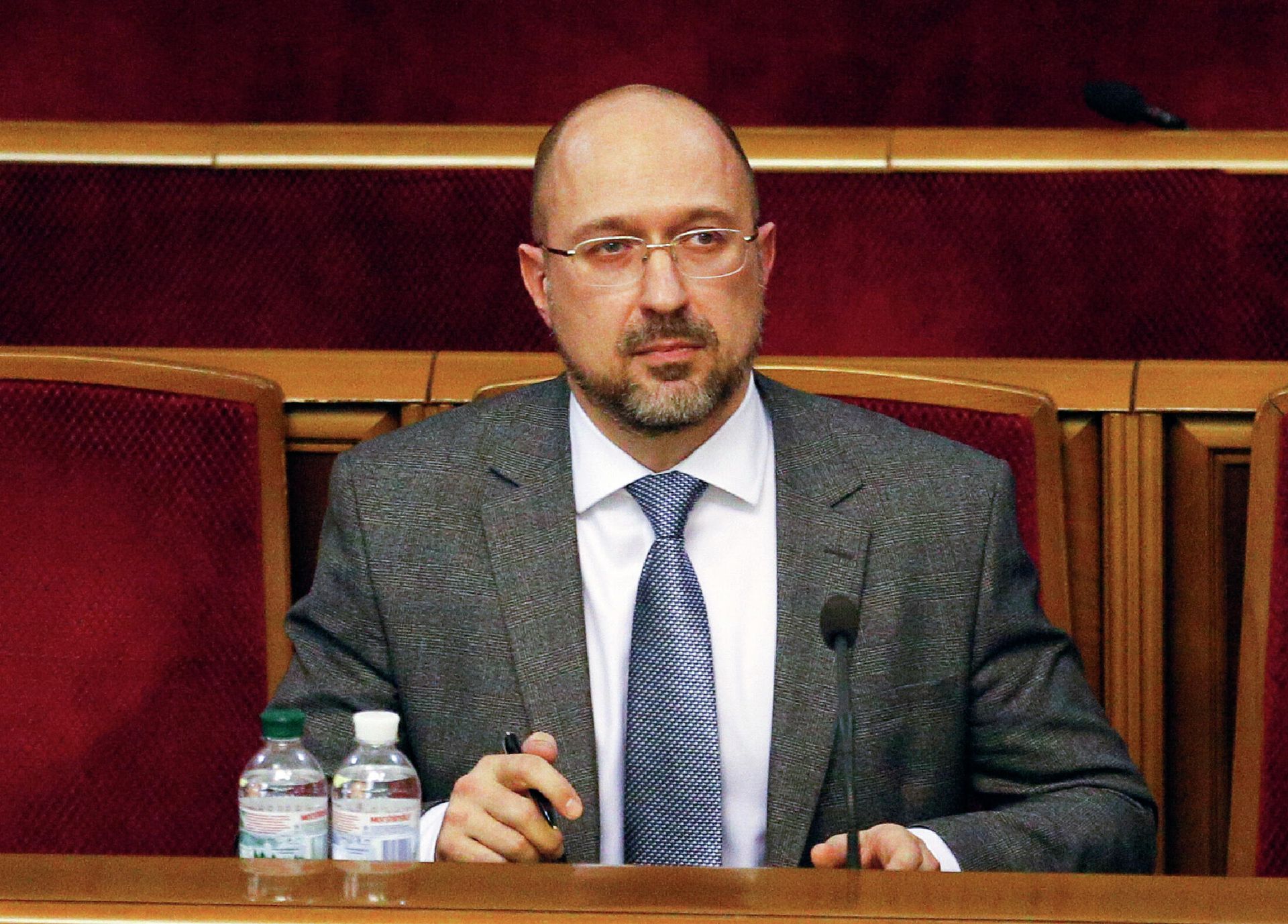 Премьер-министр Украины Денис Шмыгаль на внеочередном заседании Верховной рады Украины в Киеве Премьер-министр Украины Денис Шмыгаль на внеочередном заседании Верховной рады Украины в Киеве - РИА Новости, 1920, 04.04.2024