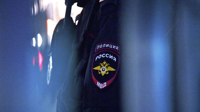 Эмблема на форме сотрудника полиции Эмблема на форме сотрудника полиции