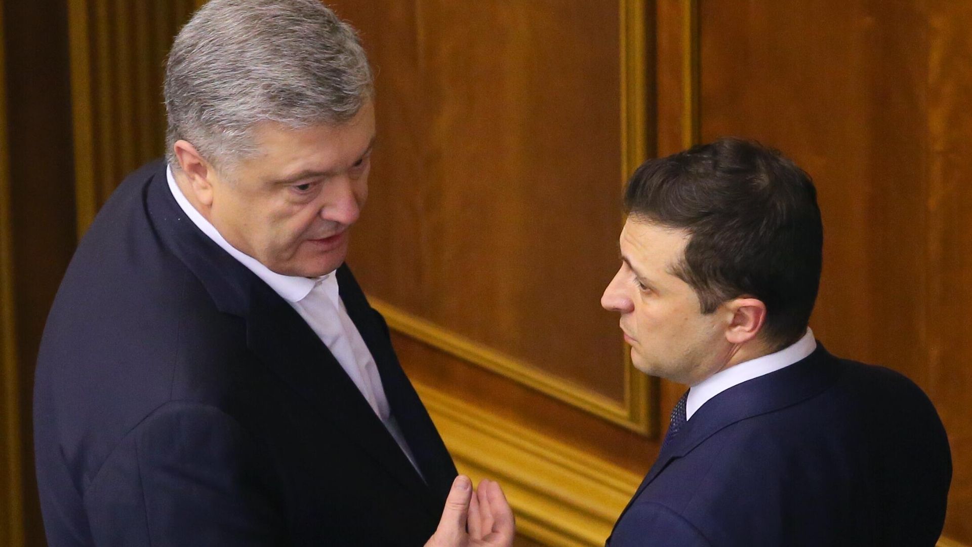 Президент Украины Владимир Зеленский и экс-президент Украины, депутат Верховной рады Украины Петр Порошенко Президент Украины Владимир Зеленский и экс-президент Украины, депутат Верховной рады Украины Петр Порошенко - РИА Новости, 1920, 01.04.2020