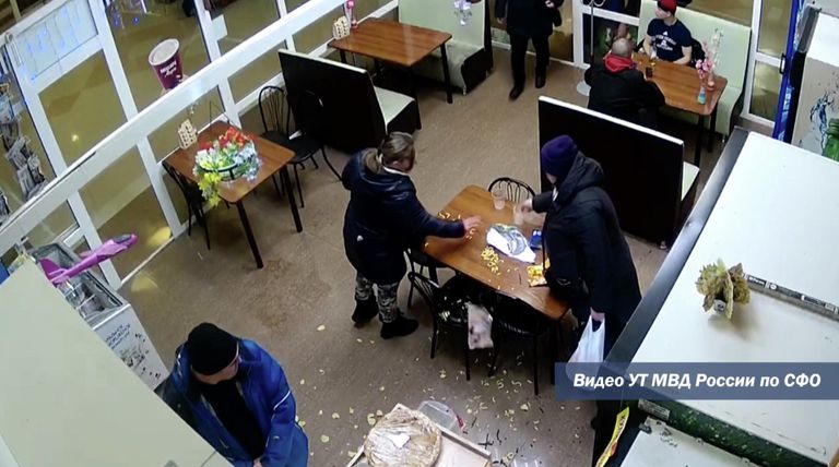 Женщины устроили дебош в кафе на станции Барабинск из-за запрета пить в нем пиво