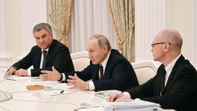 Президент РФ В. Путин провел встречу с руководителями фракций Госдумы РФ Президент РФ В. Путин провел встречу с руководителями фракций Госдумы РФ