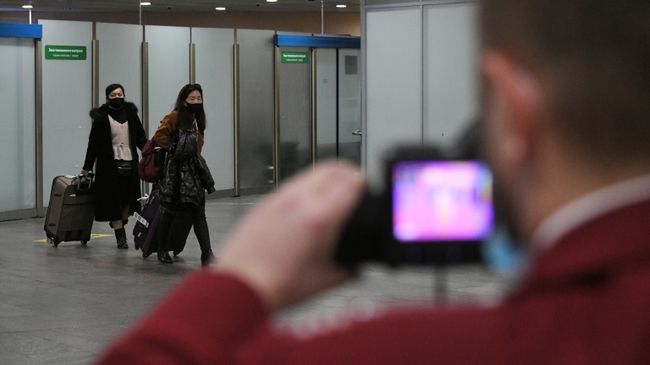 Проверка температуры пассажиров в аэропорту Шереметьево Проверка температуры пассажиров в аэропорту Шереметьево