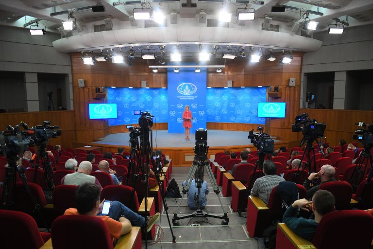 Официальный представитель Министерства иностранных дел России Мария Захарова во время брифинга 