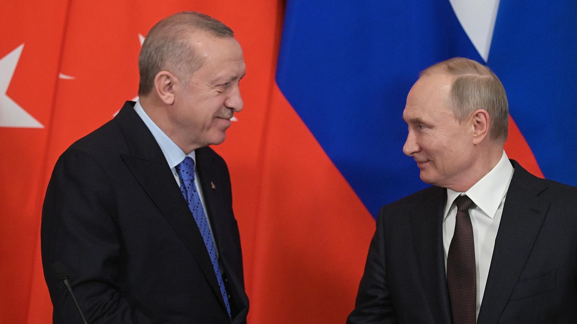 Президент РФ Владимир Путин и президент Турции Реджеп Тайип Эрдоган во время пресс-подхода Президент РФ Владимир Путин и президент Турции Реджеп Тайип Эрдоган во время пресс-подхода - РИА Новости, 1920, 13.02.2022