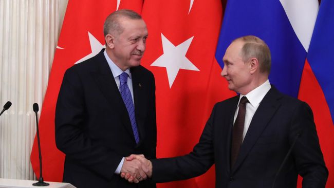 Президент РФ Владимир Путин и президент Турции Реджеп Тайип Эрдоган во время пресс-подхода Президент РФ Владимир Путин и президент Турции Реджеп Тайип Эрдоган во время пресс-подхода