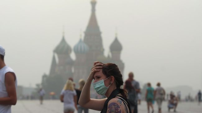 Девушка на Красной площади летом 2010 года Девушка на Красной площади летом 2010 года