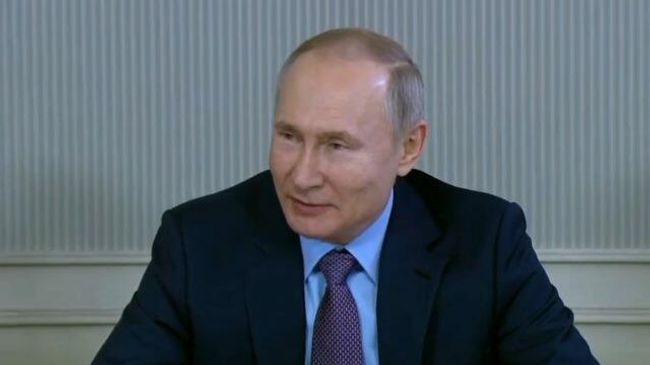 Девушка станет известна теперь: в Иваново Путину сделали предложение руки и сердца Девушка станет известна теперь: в Иваново Путину сделали предложение руки и сердца