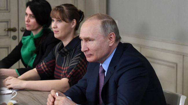 Президент Владимир Путин во время встречи с представителями общественности Ивановской области Президент Владимир Путин во время встречи с представителями общественности Ивановской области