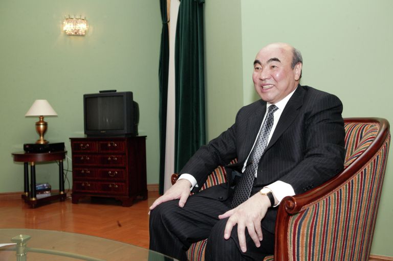 Президент Киргизии Аскар Акаев. 1 апреля 2005 Президент Киргизии Аскар Акаев. 1 апреля 2005