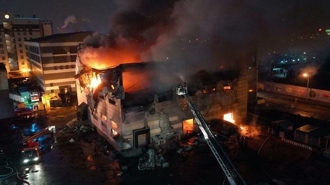 Пожар в здании школы бокса в Химках, Подмосковье Пожар в здании школы бокса в Химках, Подмосковье
