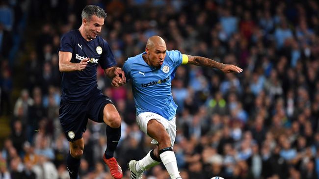 Premier League All-stars XI's Dutch striker Robin van Persie (L) Manchester City Legend's Dutch midfielder Nigel de Jong during the Vincent Kompany testimonial football match between the Manchester City Legends and the Premier League All-stars XI at the Etihad Stadium in Manchester, northwest England, on September 11, 2019. (Photo by Paul ELLIS / AFP)