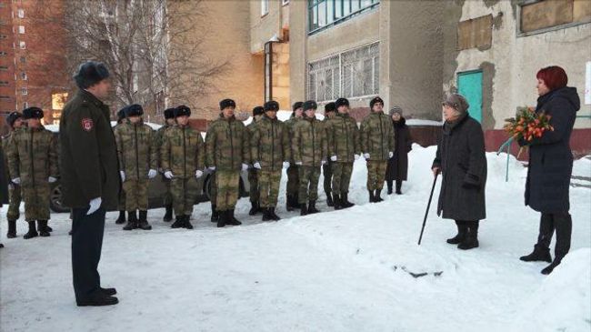 «Ведь я одна всего!»: оркестр Росгвардии поздравил ветерана с 8 марта «Ведь я одна всего!»: оркестр Росгвардии поздравил ветерана с 8 марта