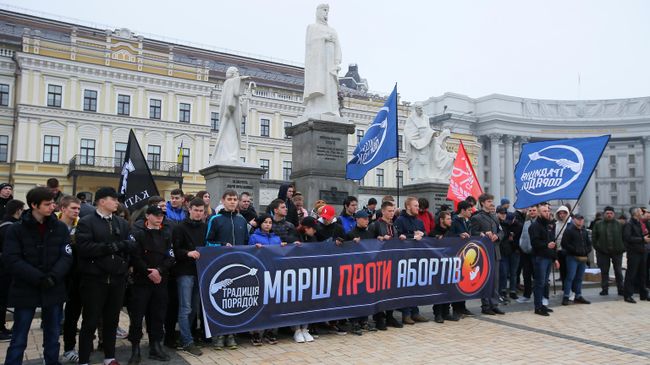 Участники марша в честь 8 марта в Киеве против абортов Участники марша в честь 8 марта в Киеве против абортов