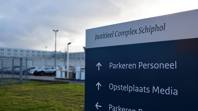Указатель комплекса правосудия Схипхол (Justice Complex Schiphol) в нидерландском Бадхоеведорпе, где состоится суд по делу о крушении самолета Boeing 777 рейса MH17 Указатель комплекса правосудия Схипхол (Justice Complex Schiphol) в нидерландском Бадхоеведорпе, где состоится суд по делу о крушении самолета Boeing 777 рейса MH17