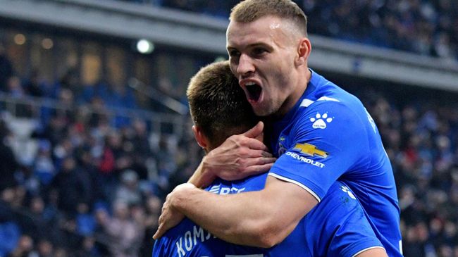Игроки ФК Динамо Николай Комличенко и Сергей Паршивлюк