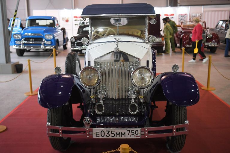 Автомобиль Rolls-Royce 20/25HP на открытии 29-й выставки старинных автомобилей и антиквариата Олдтаймер-Галерея 2020 Автомобиль Rolls-Royce 20/25HP на открытии 29-й выставки старинных автомобилей и антиквариата Олдтаймер-Галерея 2020