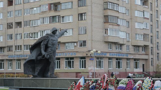 Памятник неизвестному солдату на площади Славы в подмосковной Балашихе Памятник неизвестному солдату на площади Славы в подмосковной Балашихе