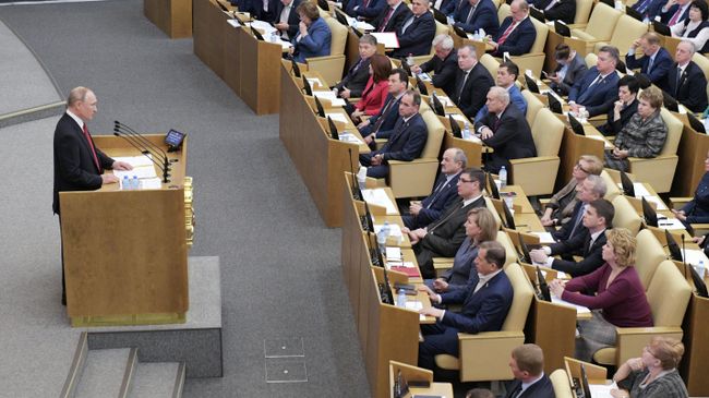 Президент РФ Владимир Путин на пленарном заседании Государственной Думы РФ Президент РФ Владимир Путин на пленарном заседании Государственной Думы РФ