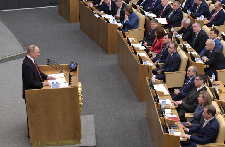 Президент РФ Владимир Путин выступает на пленарном заседании Государственной Думы РФ Президент РФ Владимир Путин выступает на пленарном заседании Государственной Думы РФ