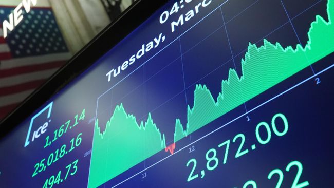 Табло с индексами котировок в зале Нью-Йоркской фондовой биржи Табло с индексами котировок в зале Нью-Йоркской фондовой биржи