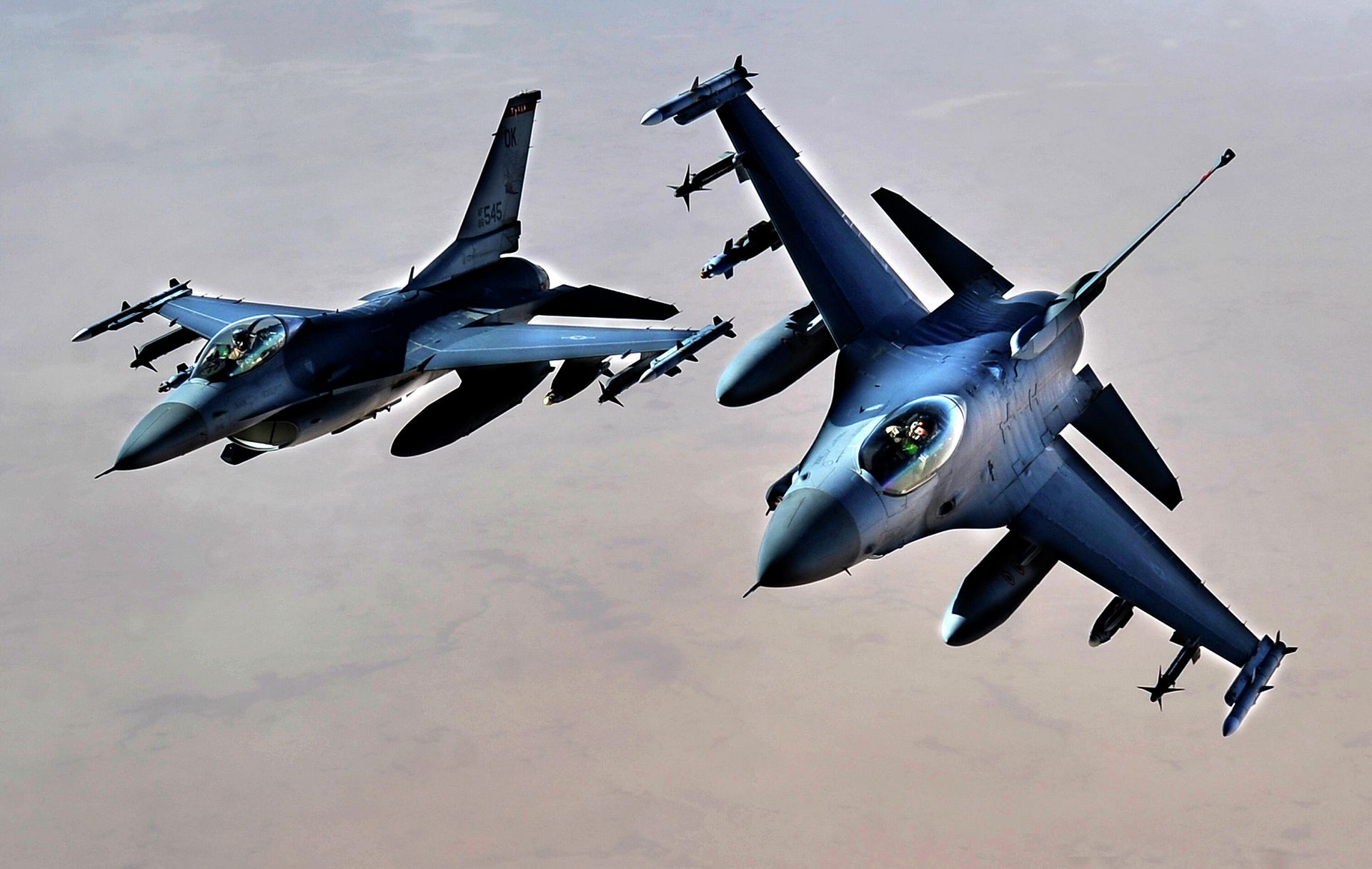 Истребители ВВС США F-16 над территорией Ирака Истребители ВВС США F-16 над территорией Ирака - РИА Новости, 1920, 14.01.2022