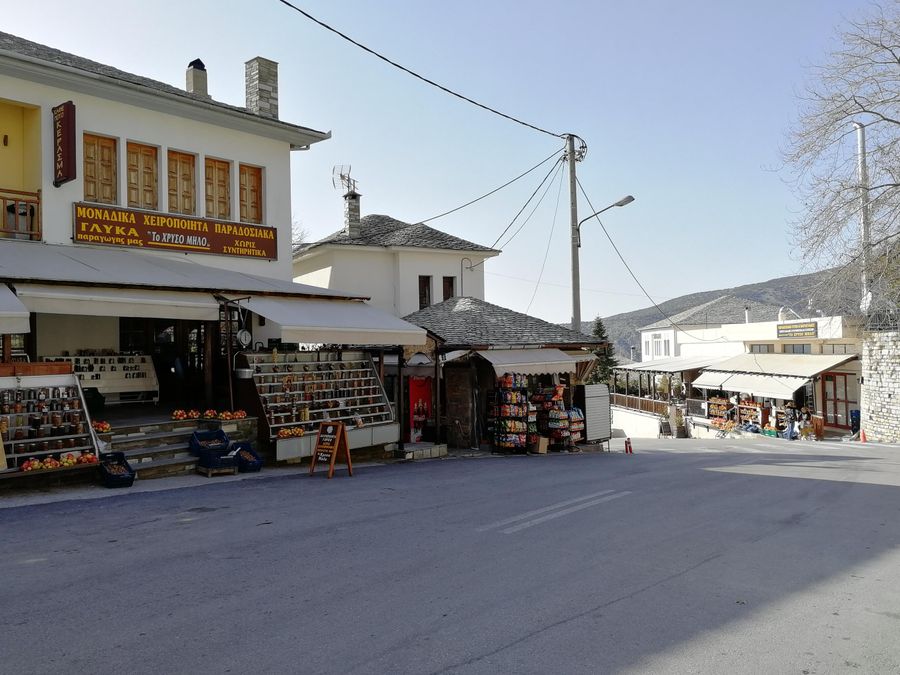 Греция, улица в деревне Портарья Греция, улица в деревне Портарья