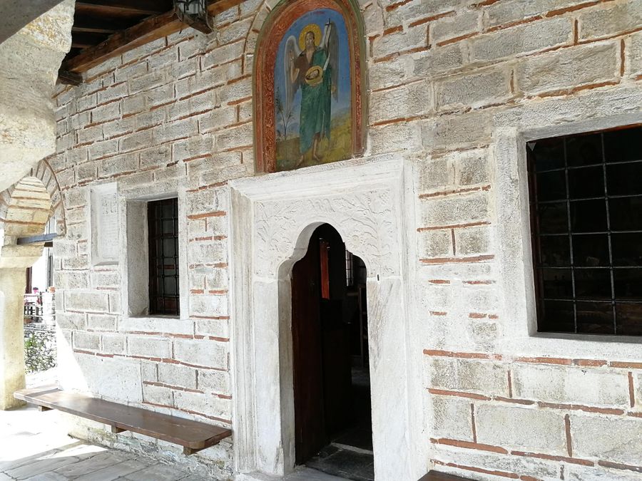Греция, Макриница. Вход в церковь Греция, Макриница. Вход в церковь