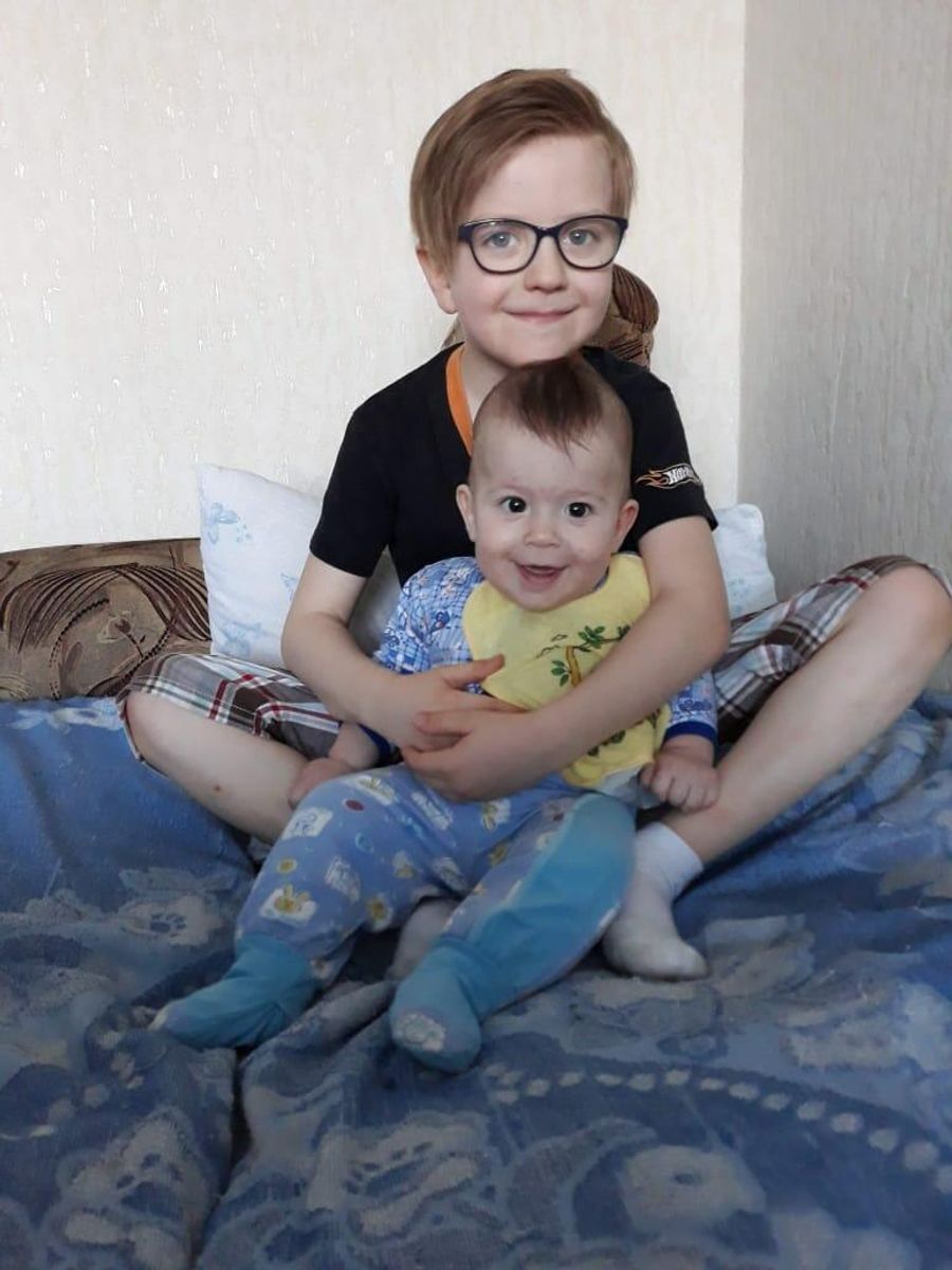 Братья старший и младший